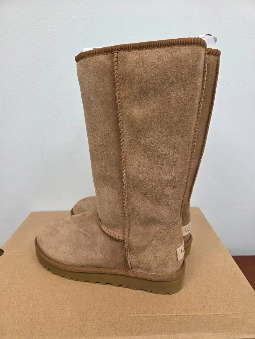 Uggs Classic Tall II Boots New in Box Size 8 Chestnut